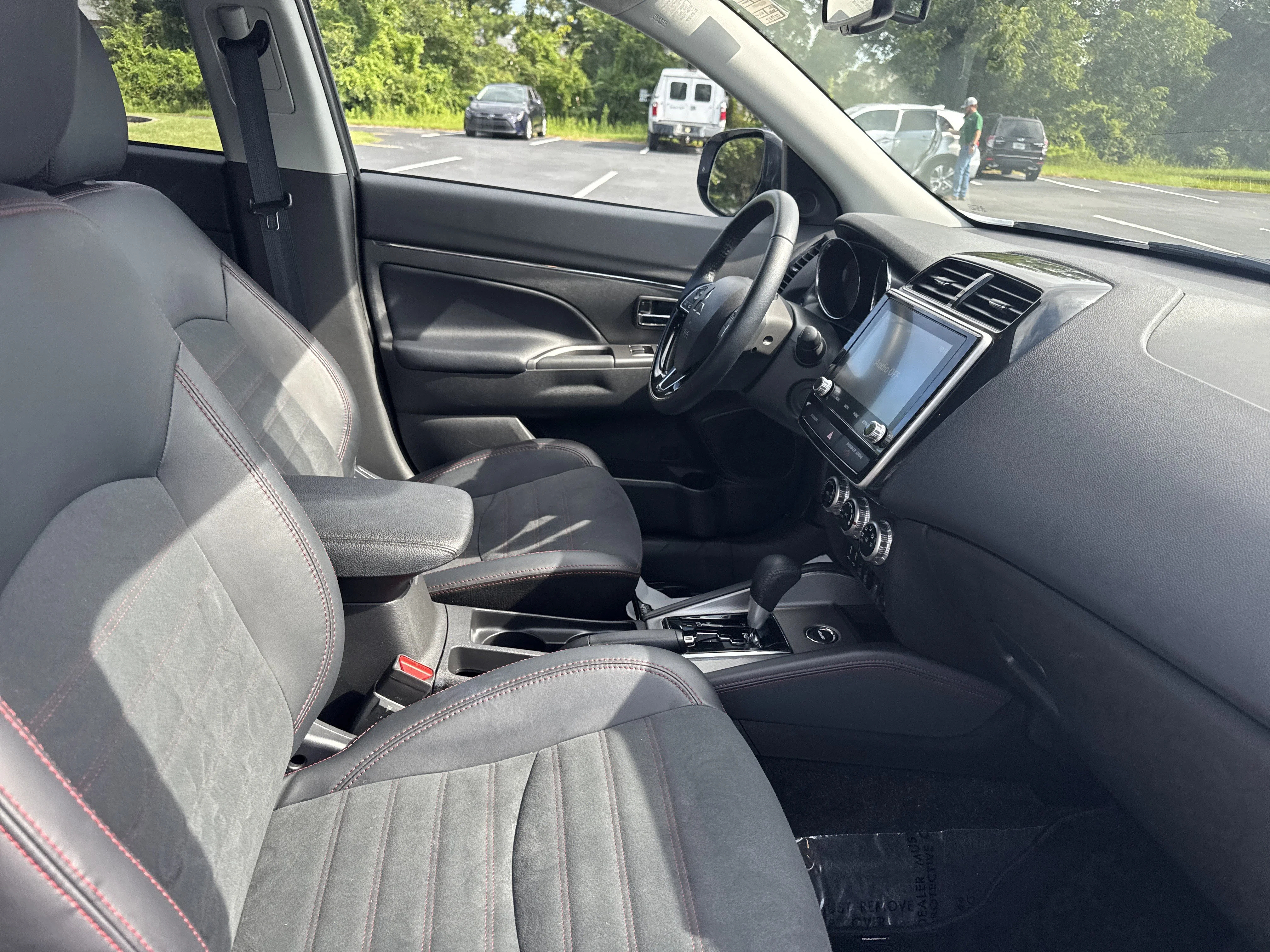 Used 2025  Mitsubishi 2.0 ES image 34