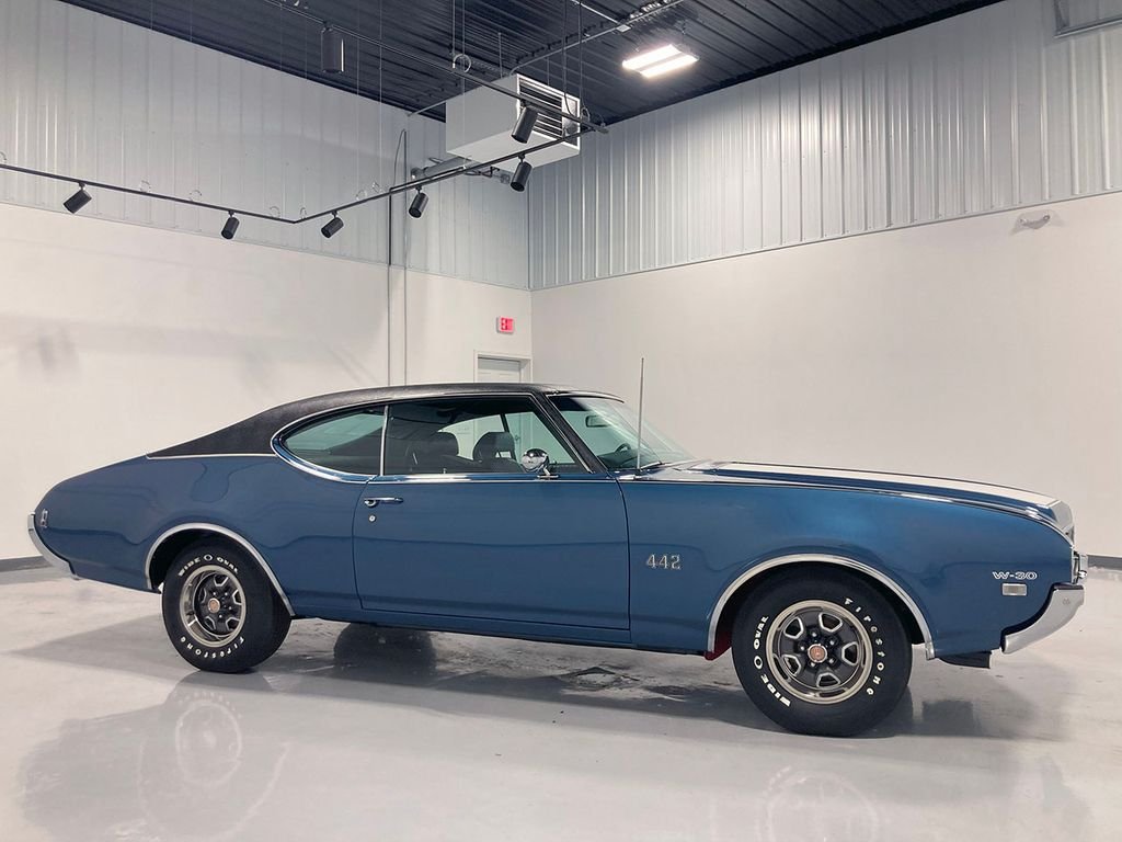 Used 1969  Oldsmobile  image 9