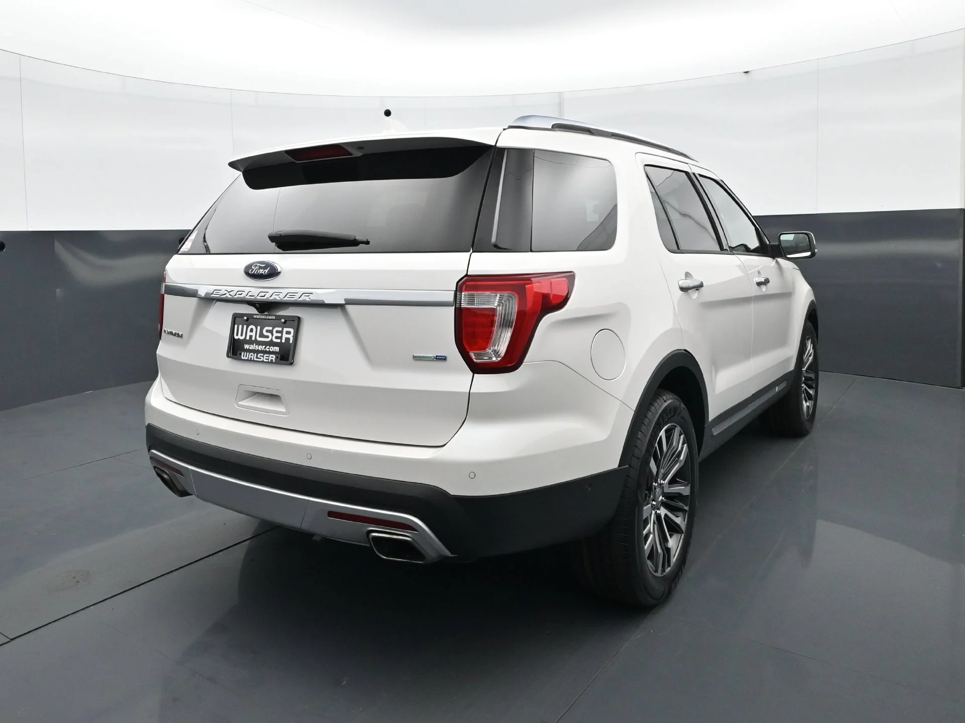 Used 2017  Ford Platinum image 6