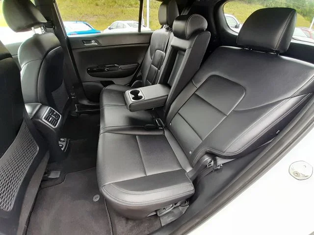 Used 2022 White Kia Nightfall image 40