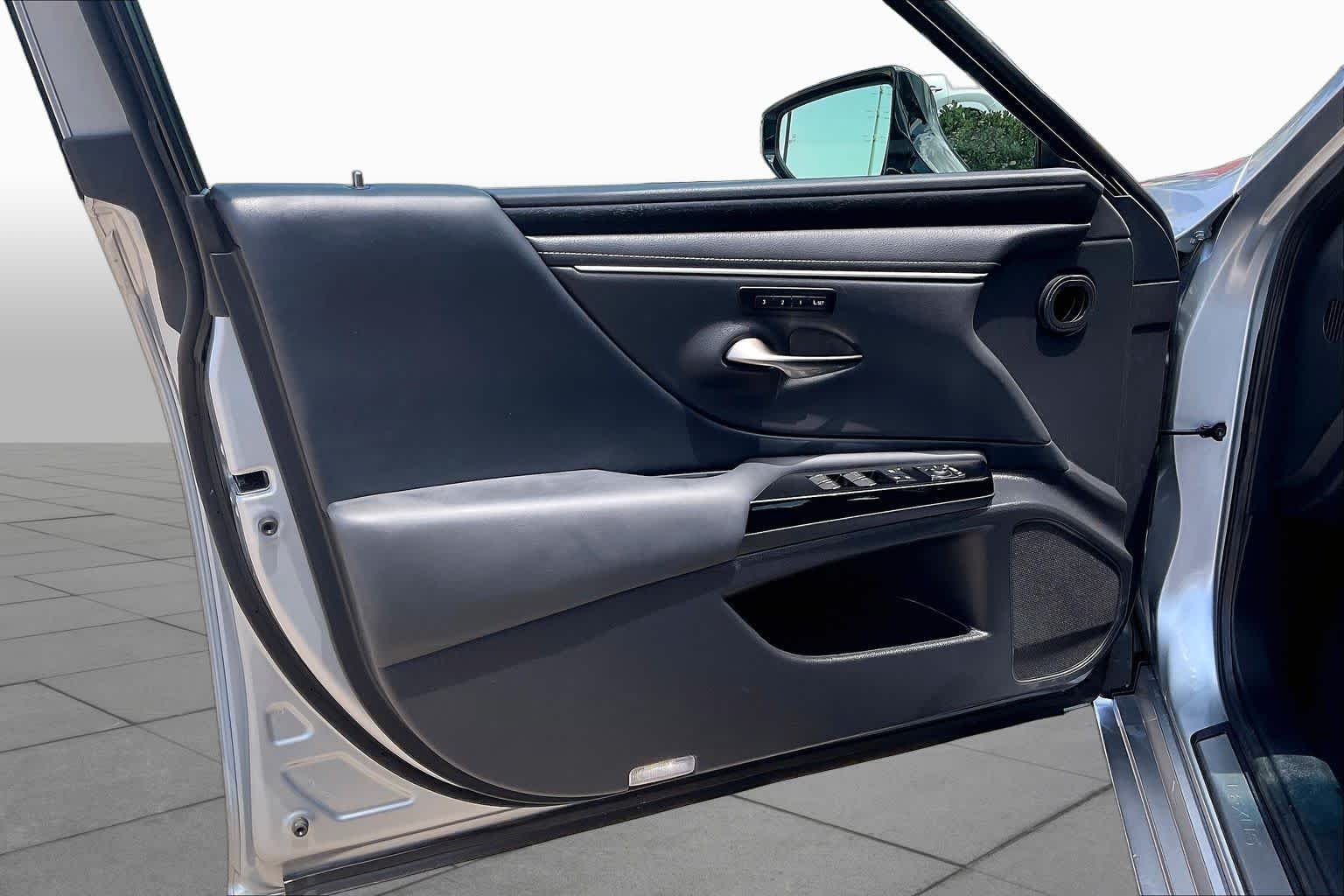 Certified Used 2025 Iridium Lexus  image 19