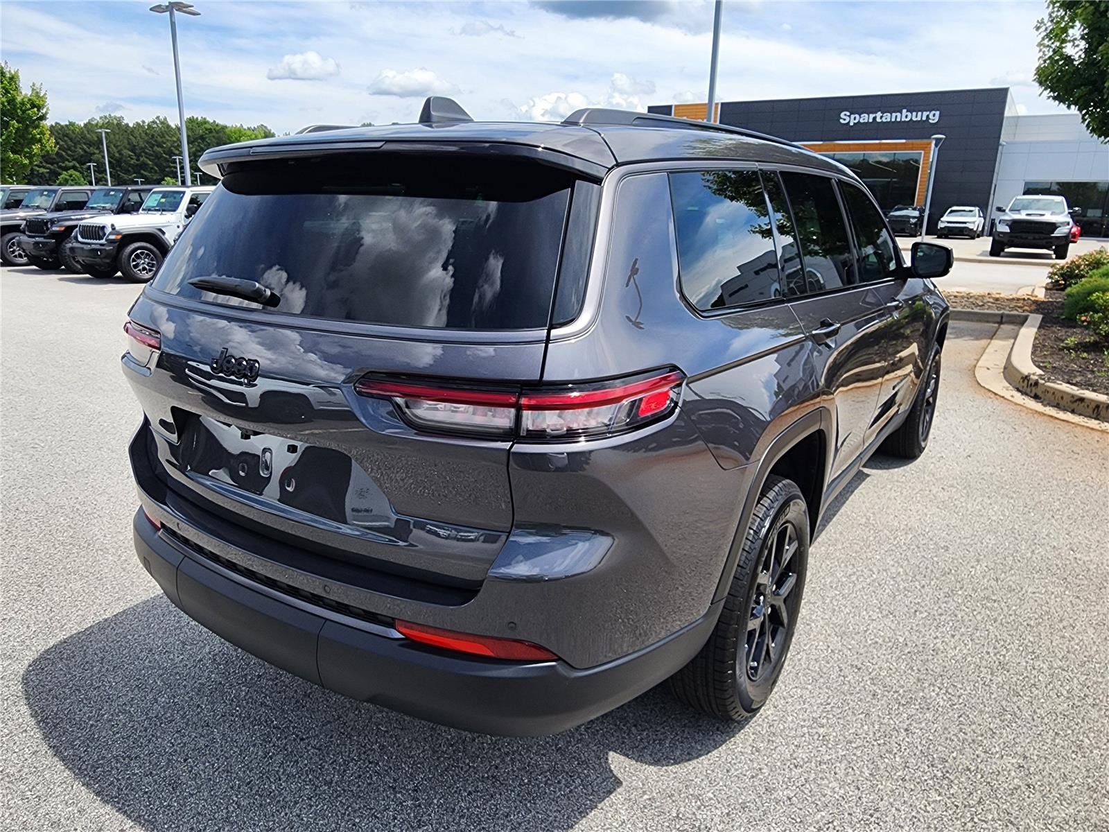 New 2026 Baltic Gray Metallic Clearcoat Jeep Laredo Altitude image 6