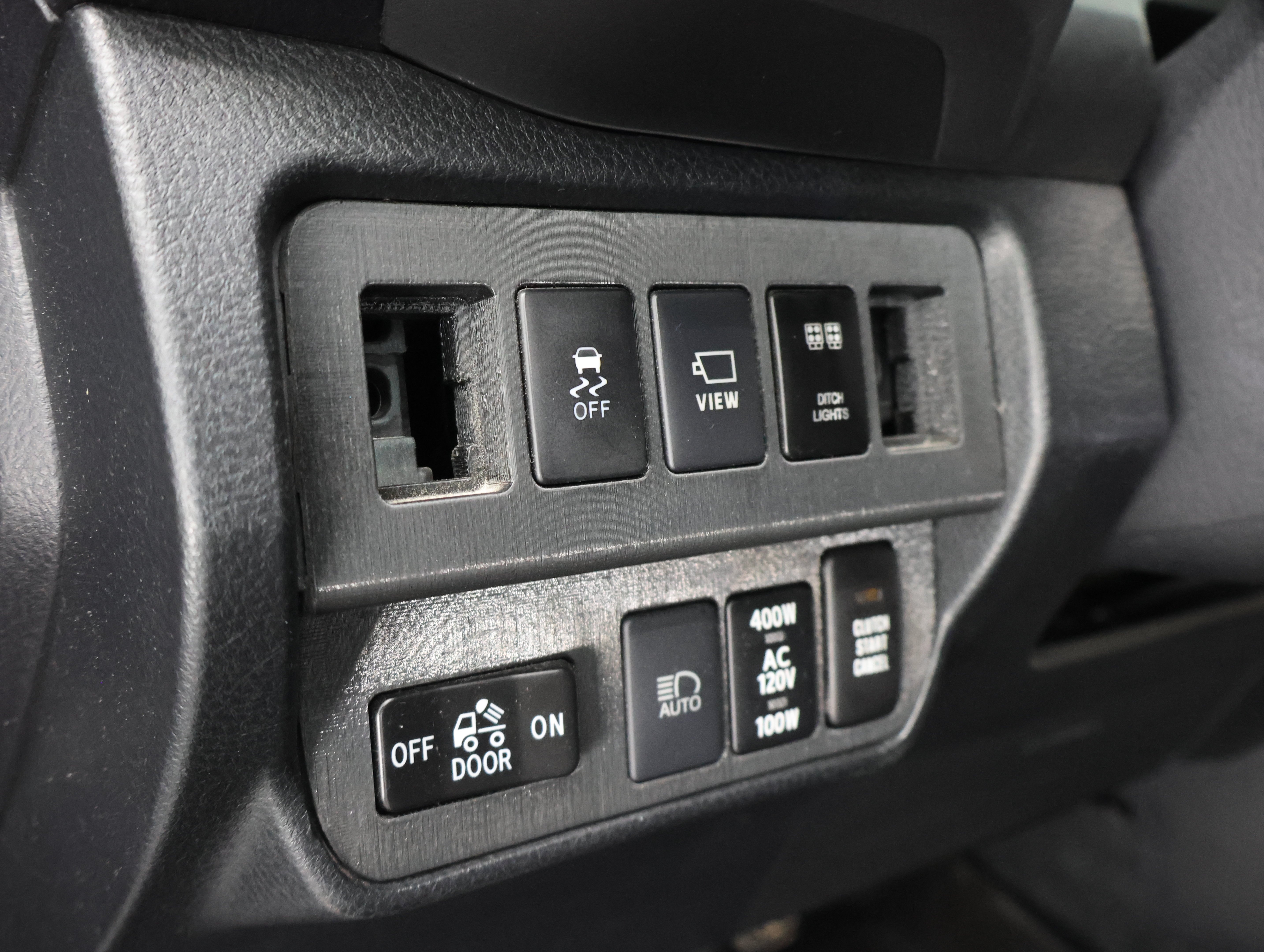 Used 2021  Toyota  image 36