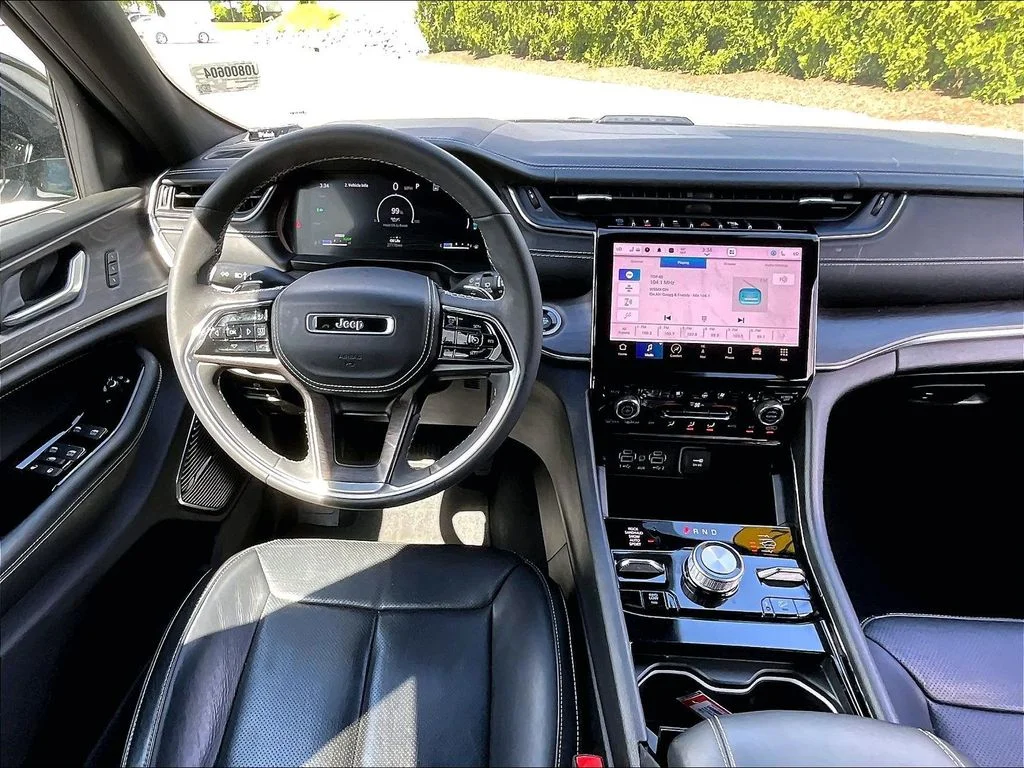 Used 2022 White Jeep Overland 4xe image 17