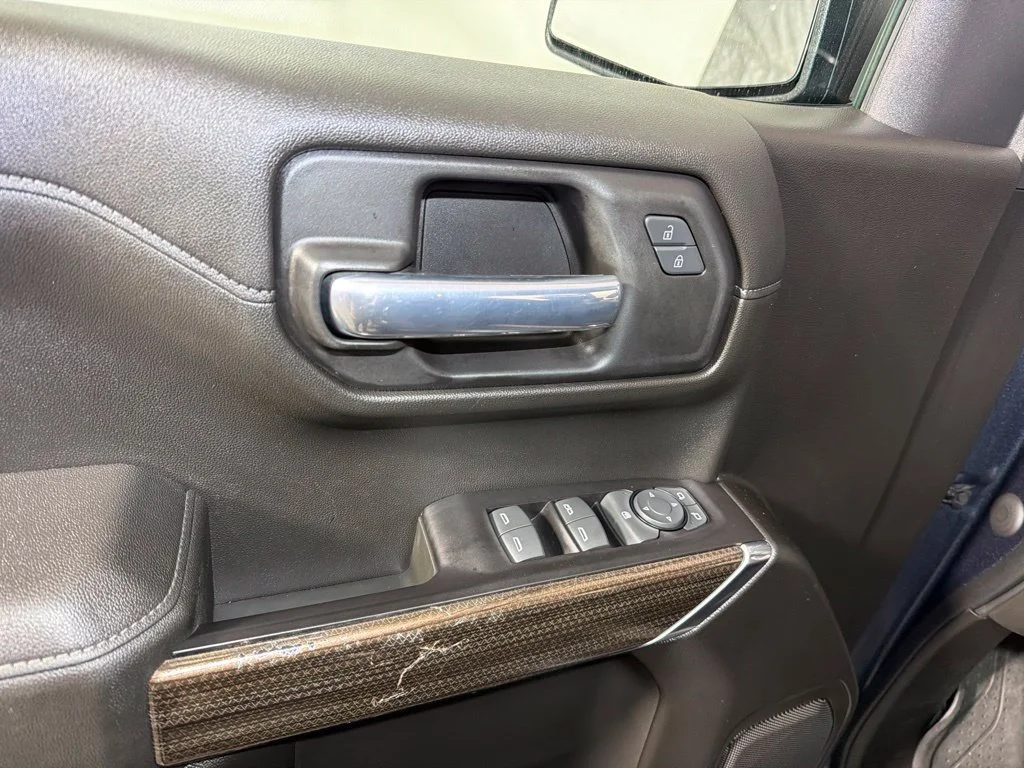 Used 2022  Chevrolet RST image 10