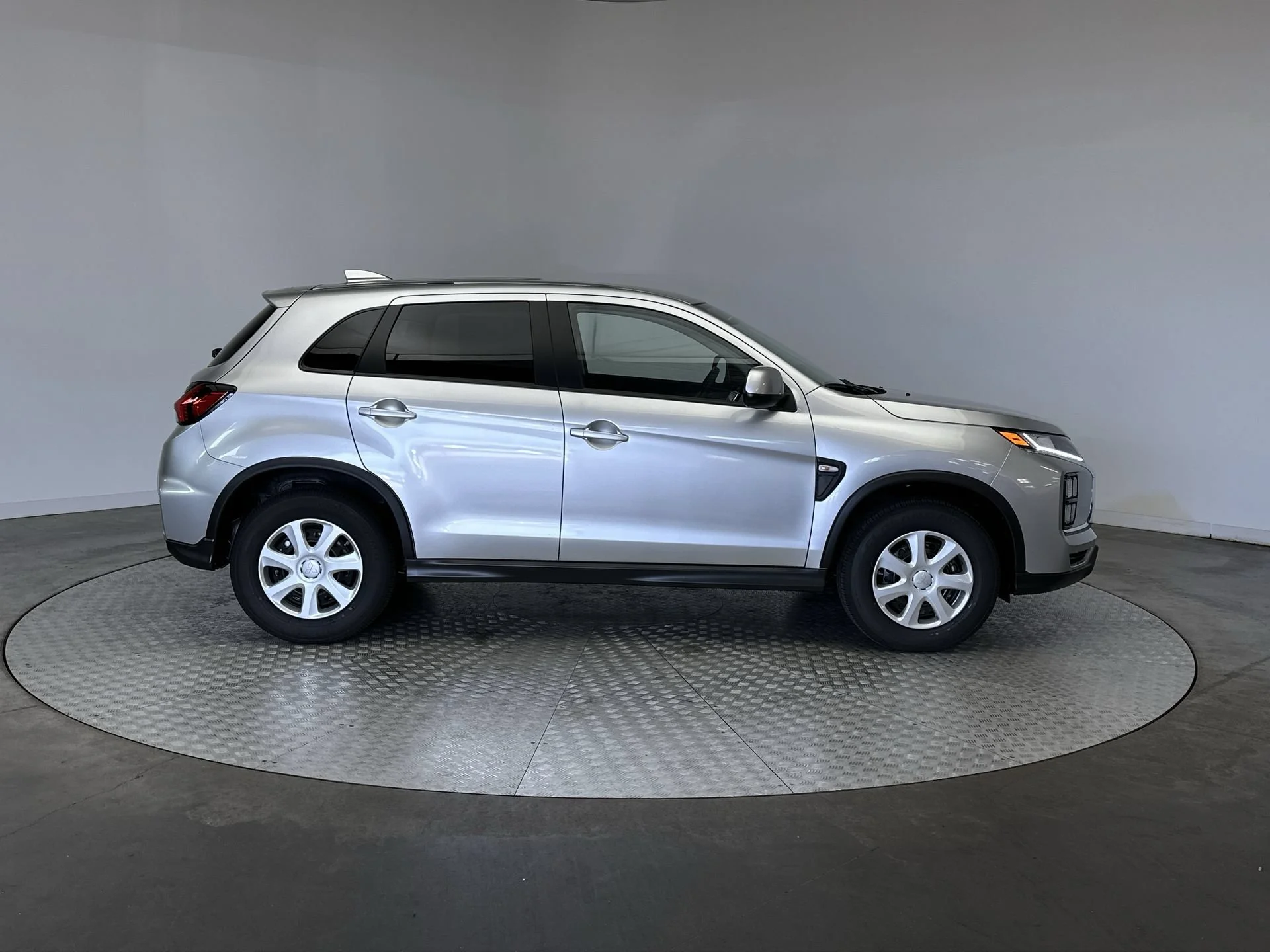 New 2026 Alloy Silver Metallic Mitsubishi S image 10