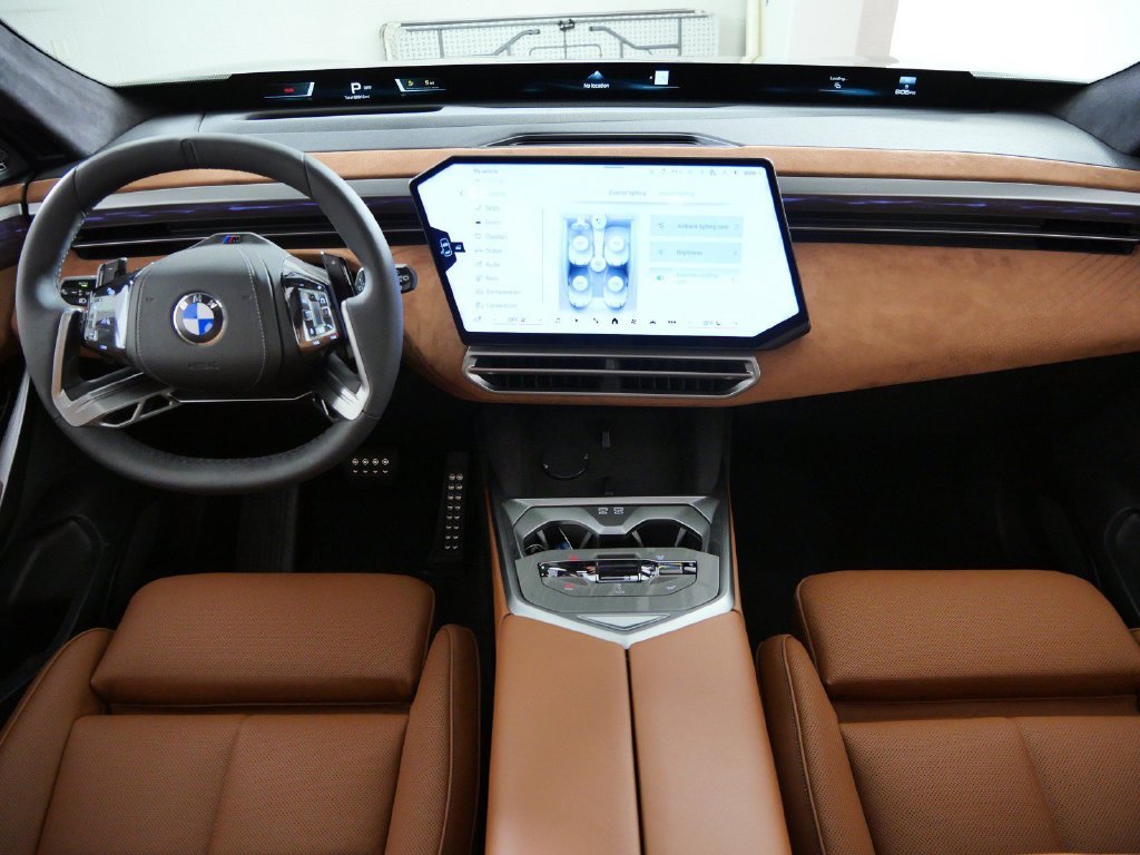 New 2027 Vancouver Green Metallic BMW  image 5