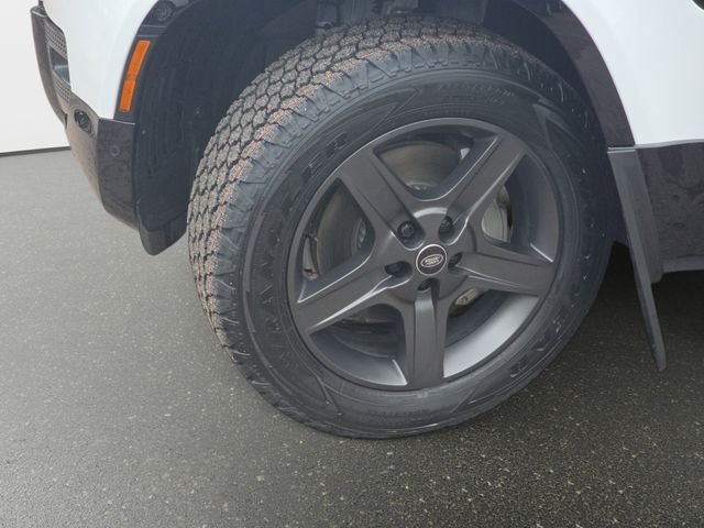 Certified Used 2025 White Land Rover X-Dynamic SE image 34