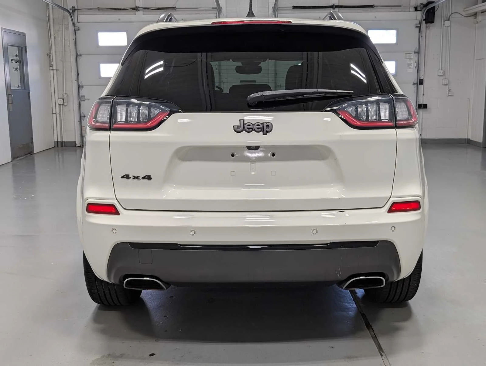 Used 2019 Pearl White Pearlcoat Jeep High Altitude image 9