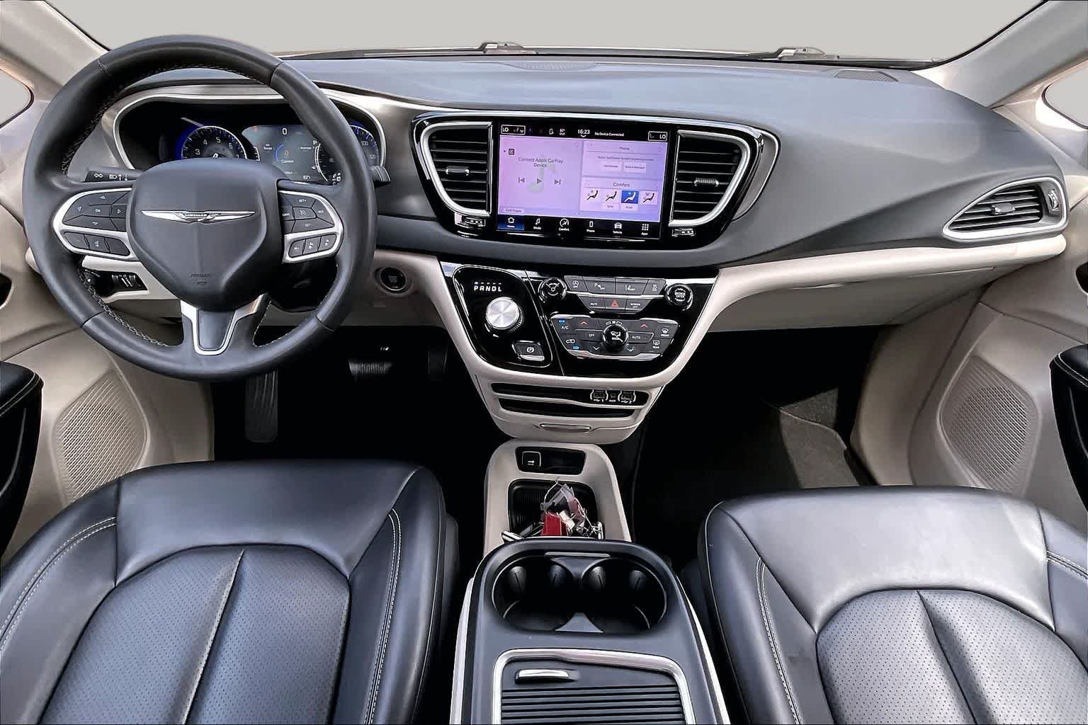 Used 2023 Bright White Clearcoat Chrysler Touring L image 26