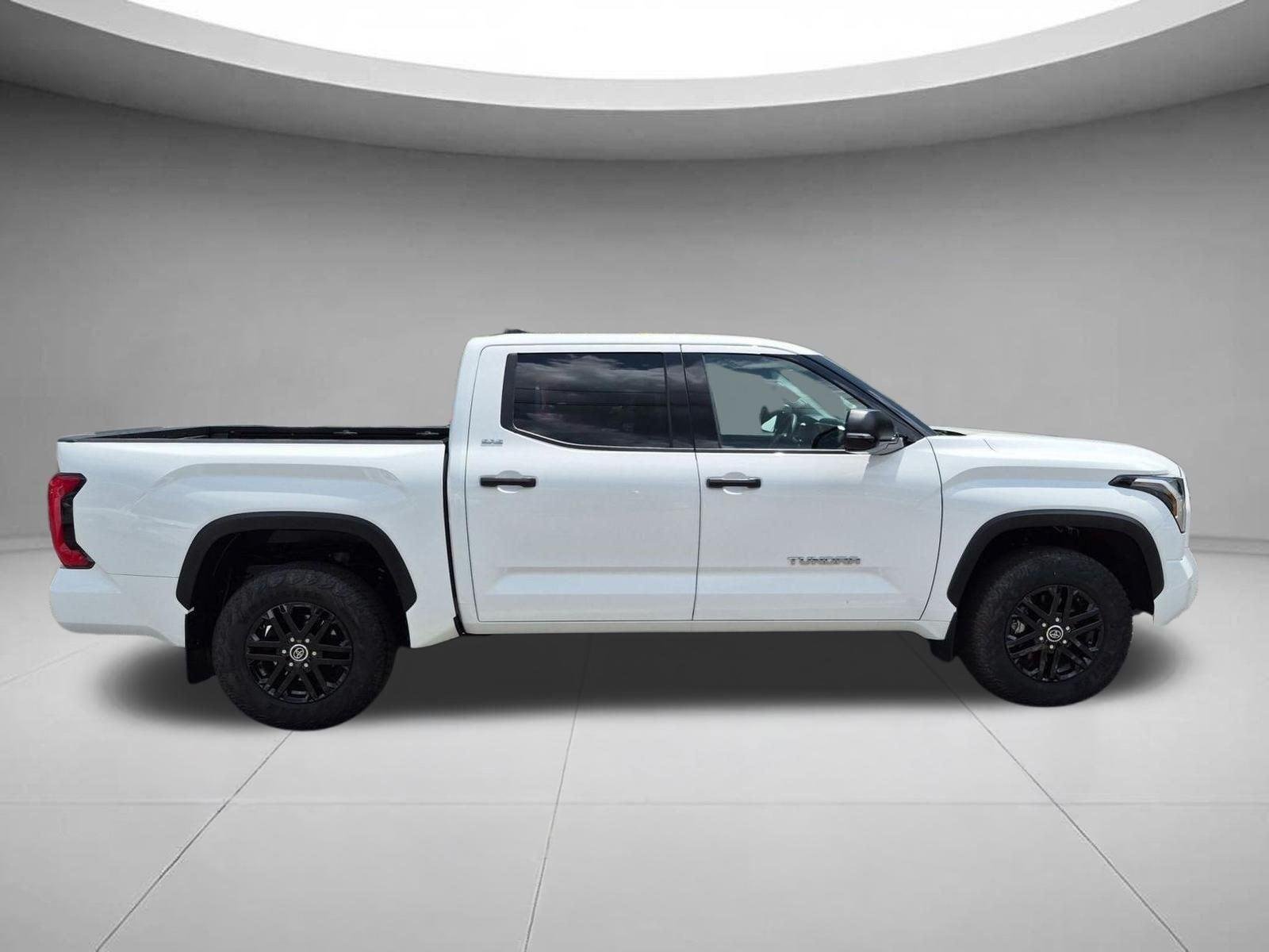 Used 2023 Ice Cap Toyota SR5 image 6