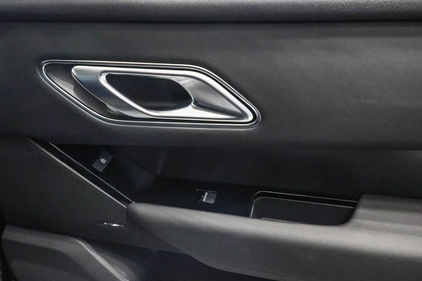 New 2026 Santorini Black Land Rover S image 16