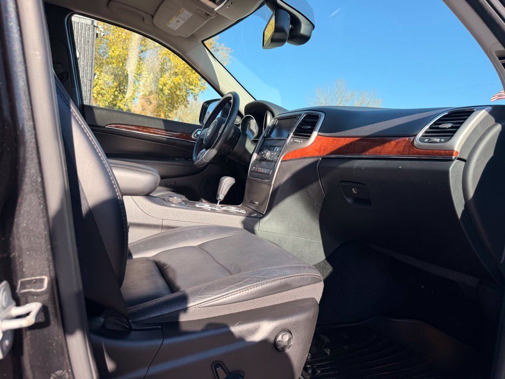 Used 2013 Black Jeep Limited image 30