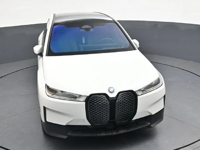 Certified Used 2024 White/off-white BMW xDrive50 image 28