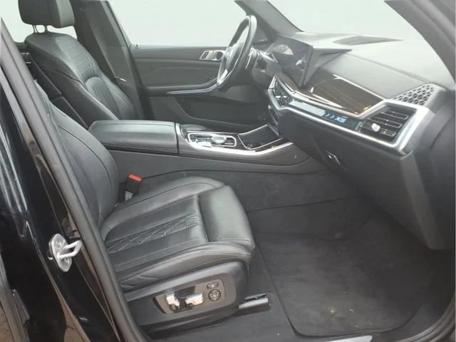 Used 2025  BMW xDrive50e image 23