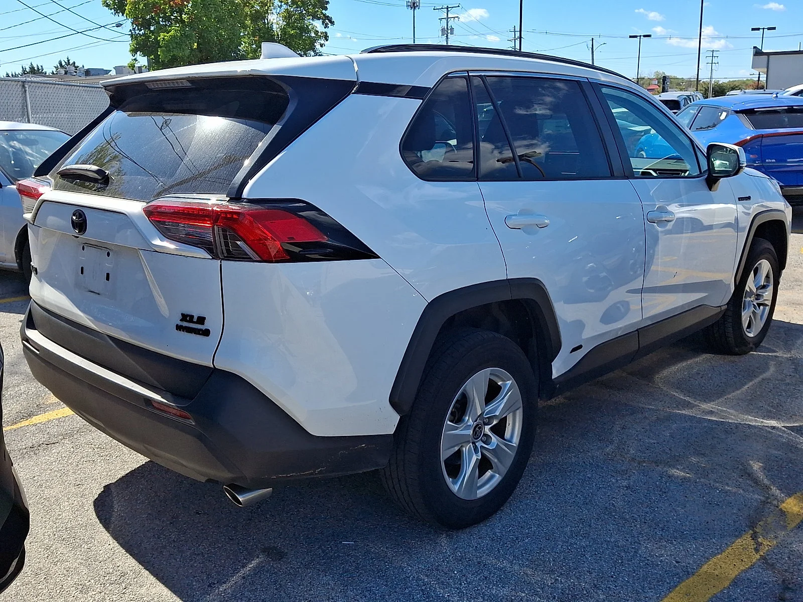 Used 2021 White Toyota XLE image 6
