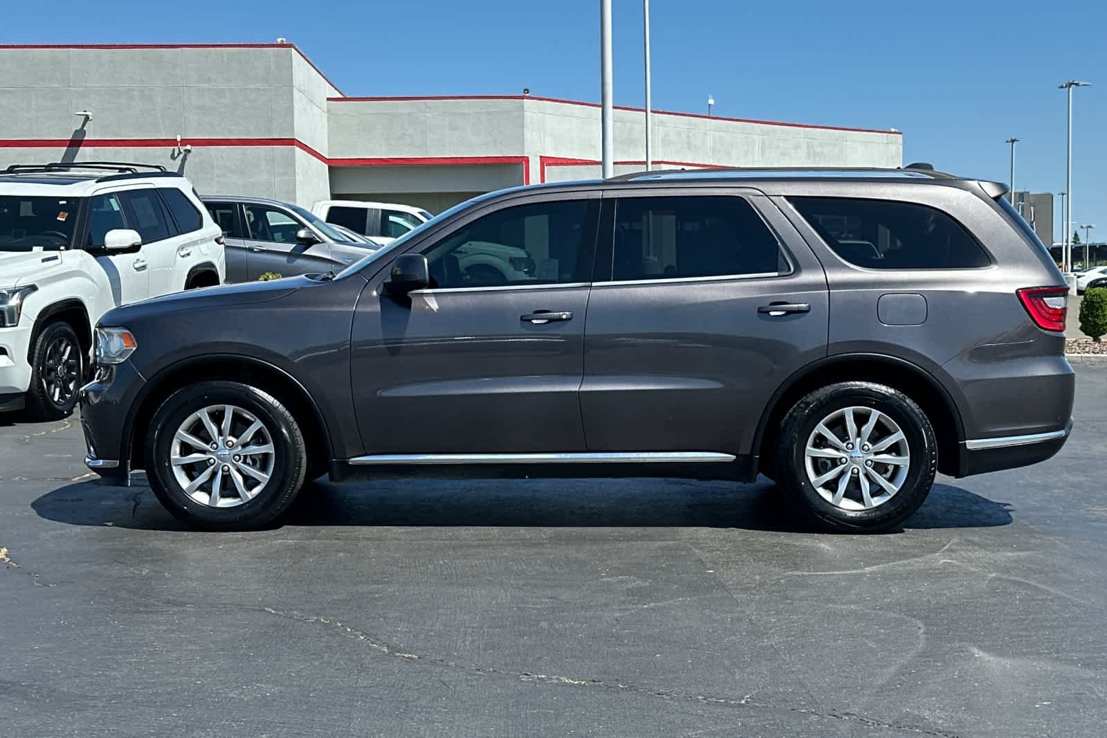 Used 2017 Granite Metallic Clearcoat Dodge SXT image 9