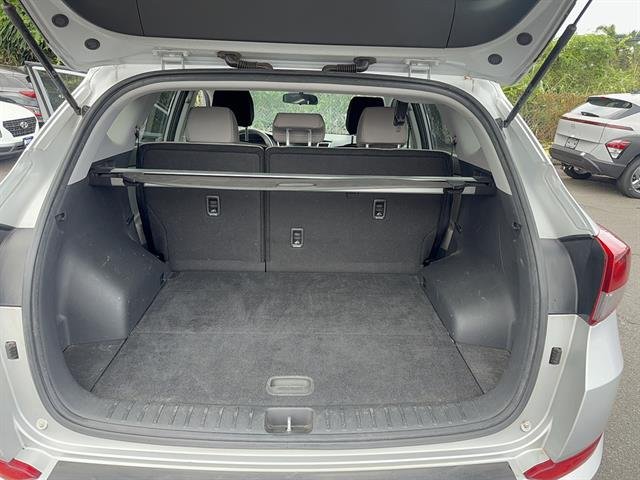 Used 2016 Molten Silver Hyundai SE image 9