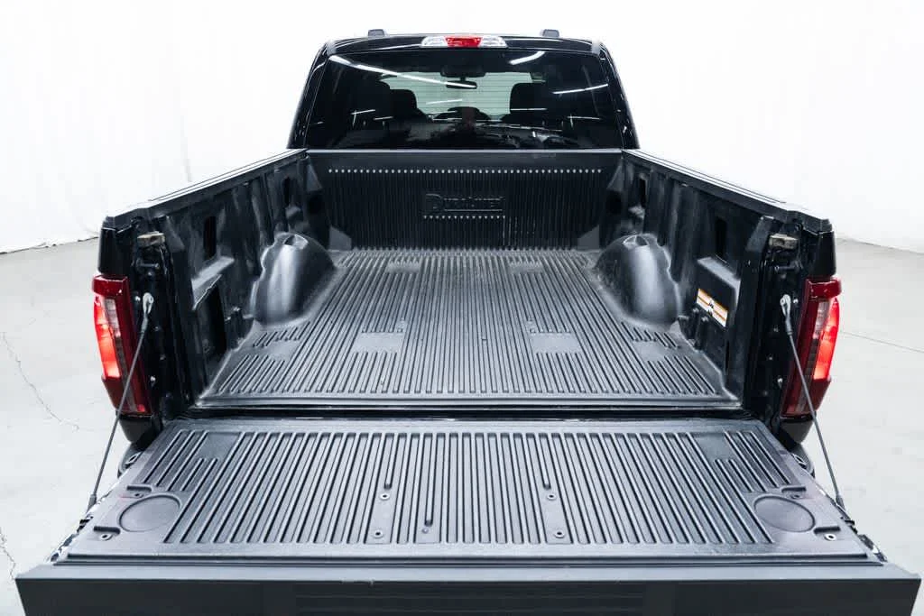 Used 2025 Agate Black Metallic Ford XLT image 8