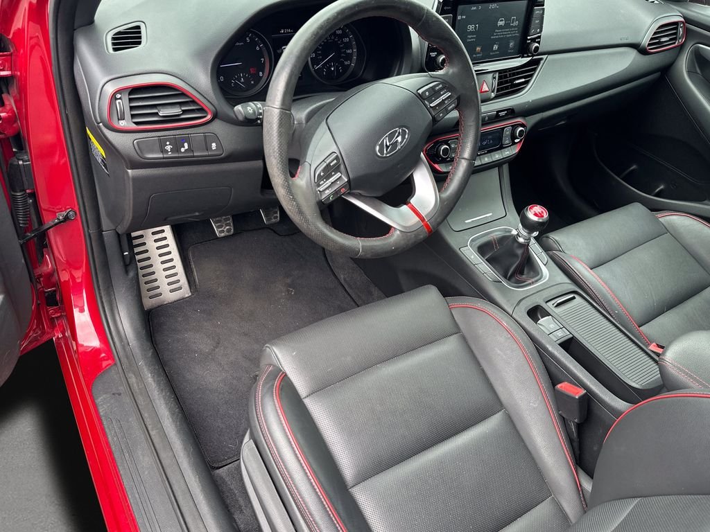 Used 2018 Red Hyundai Sport image 9