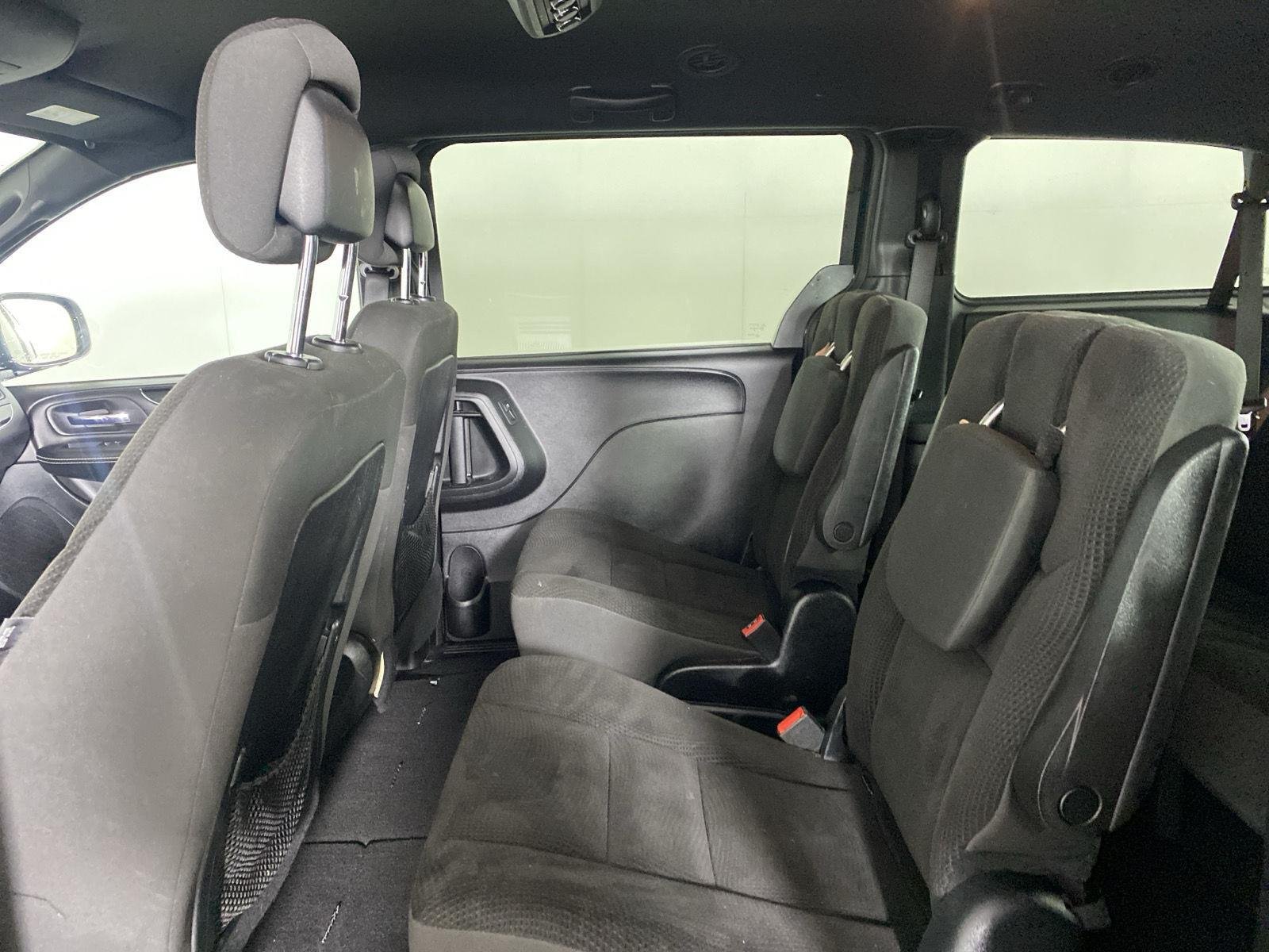 Used 2018 Black Onyx Crystal Pearlcoat Dodge SE Plus image 20