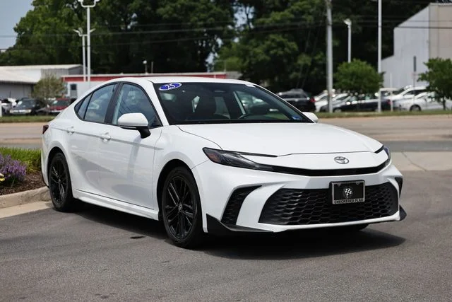 Used 2025 Ice Cap Toyota SE image 13