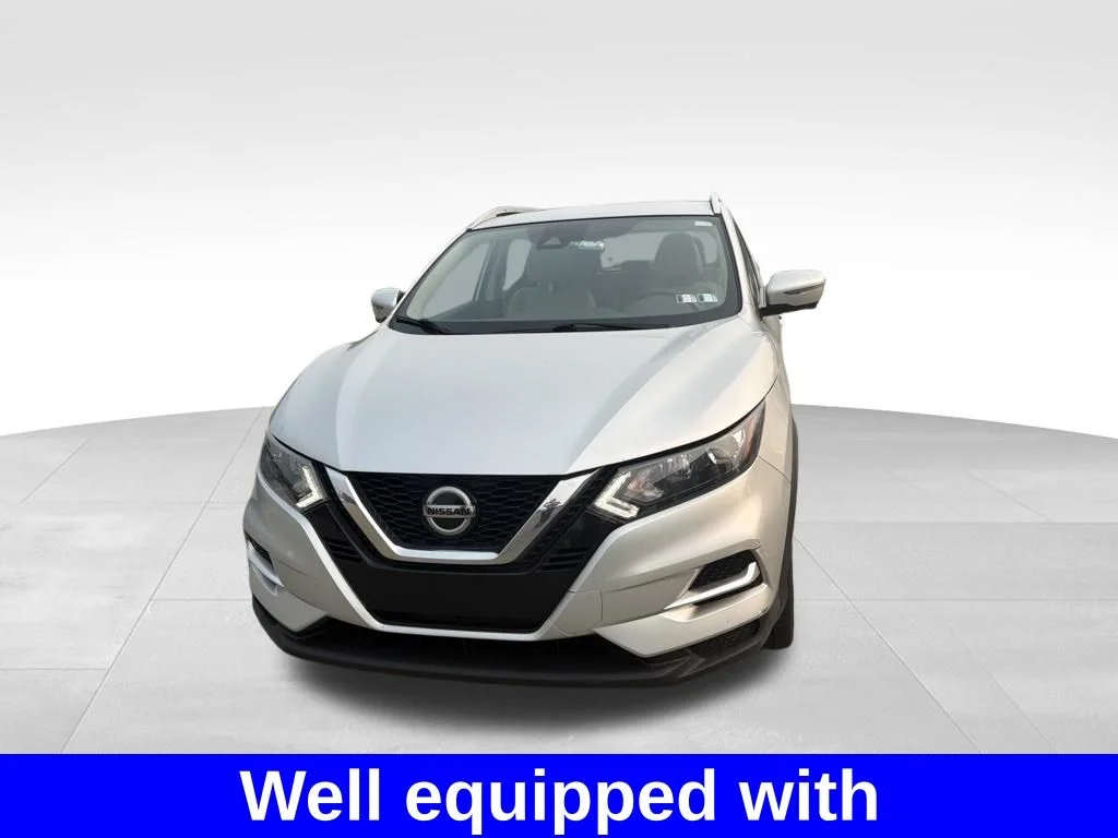 Used 2020 Silver Nissan SL image 3