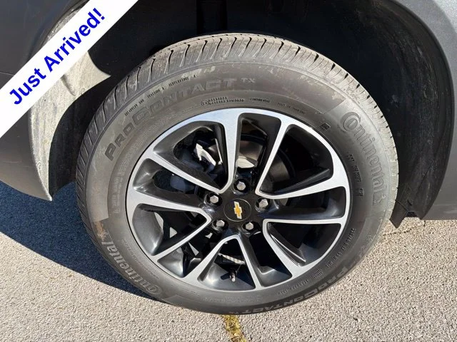 Used 2025 Green Chevrolet LT image 18
