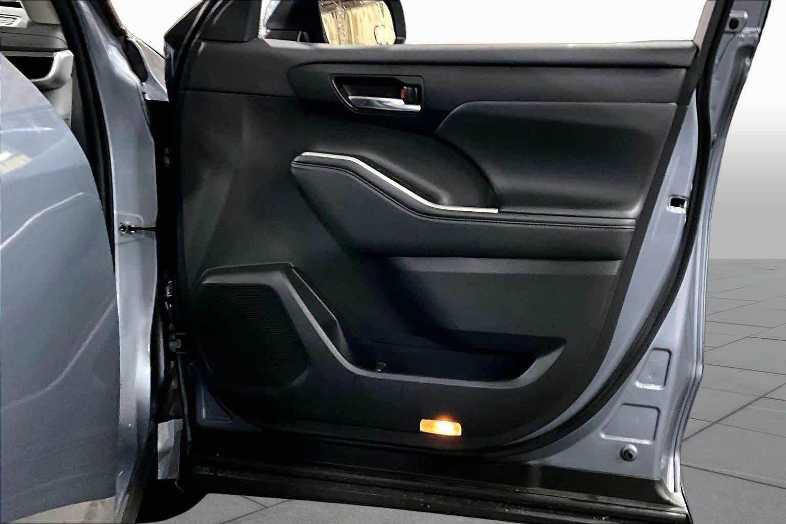 Used 2022 Moon Dust Toyota XLE image 23