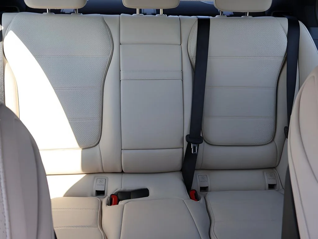 2025 Mercedes-Benz C-Class Sedan C 300 - Photo 12