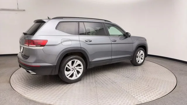 Used 2021 Gray Volkswagen 3.6L V6 SE w/Technology image 2