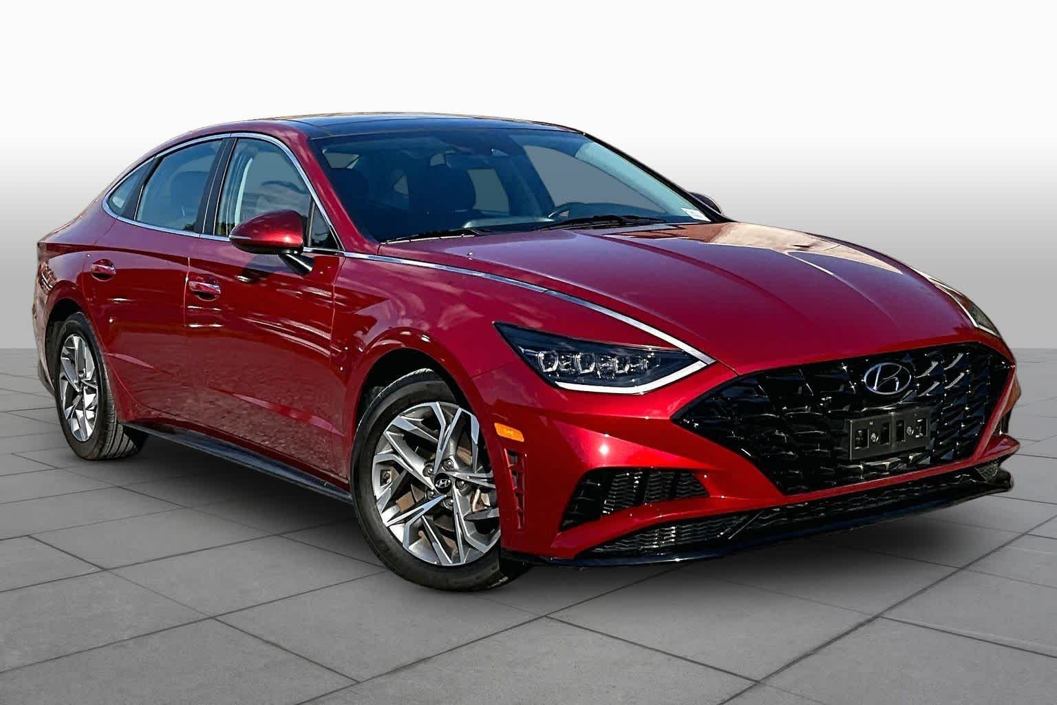 Used 2023 Ultimate Red Hyundai SEL image 3