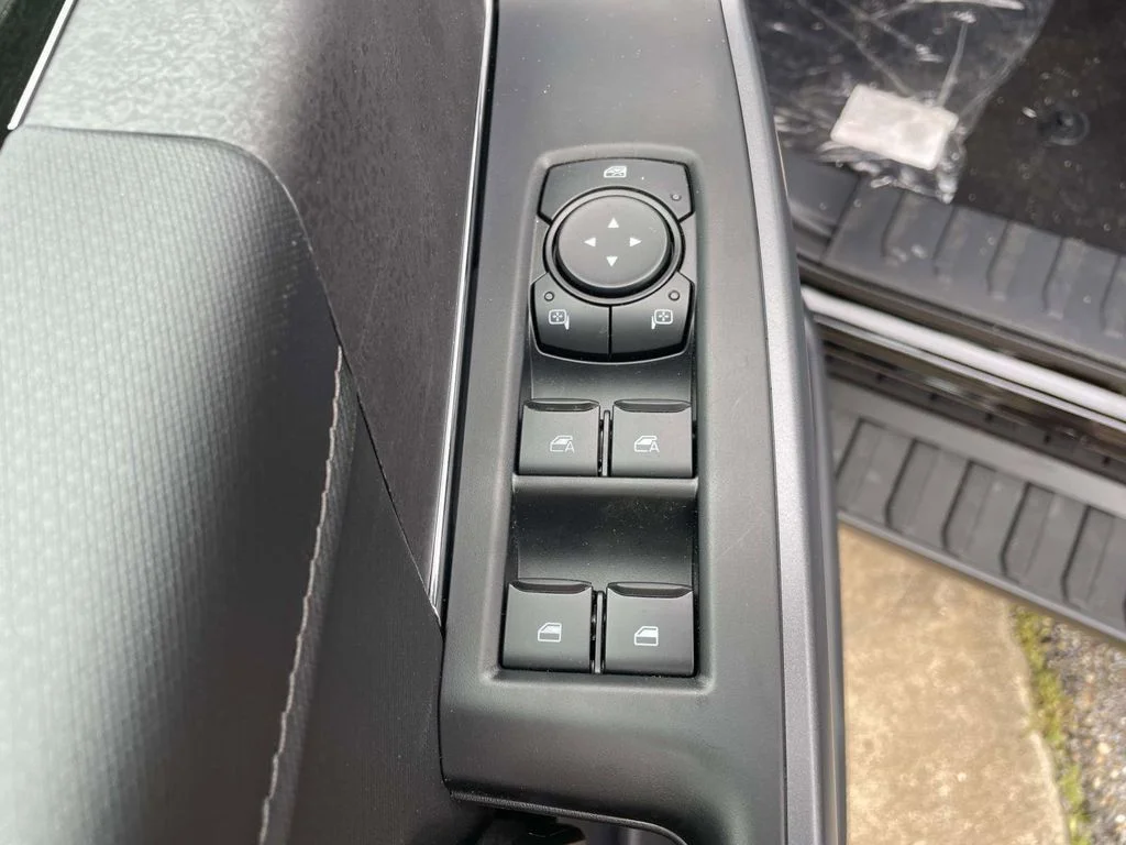 New 2026 Agate Black Metallic Ford XLT image 16