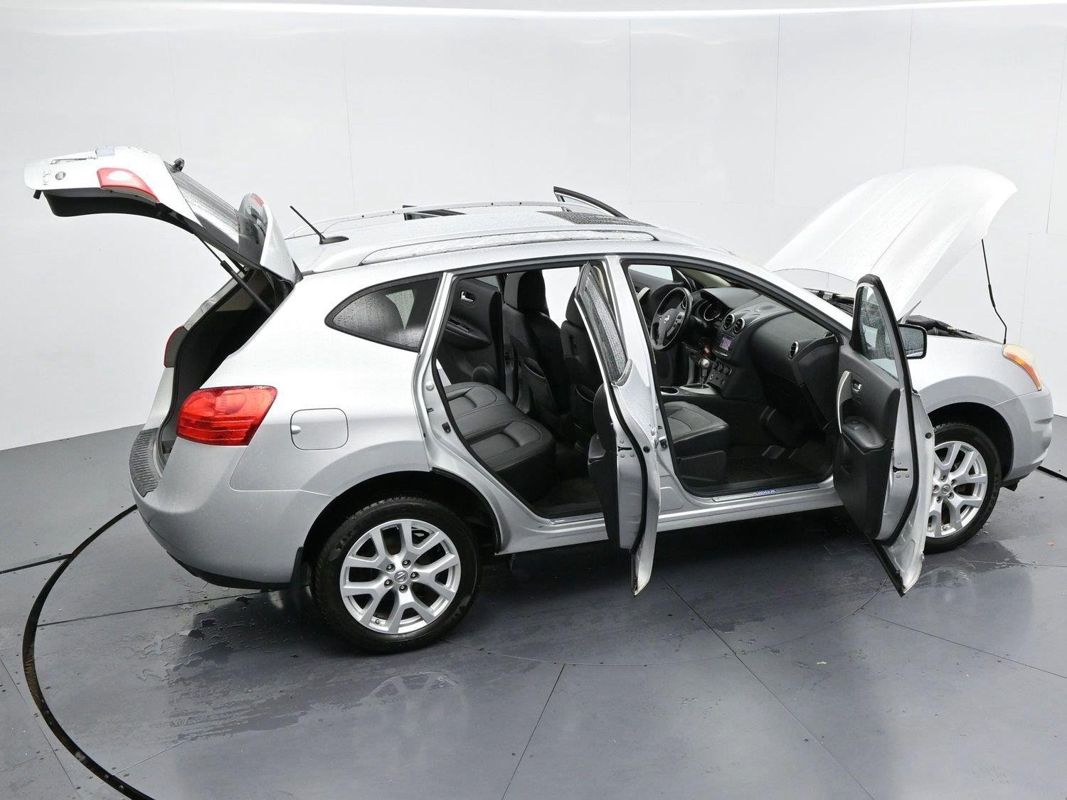 Used 2013 Brilliant Silver Nissan SL image 42