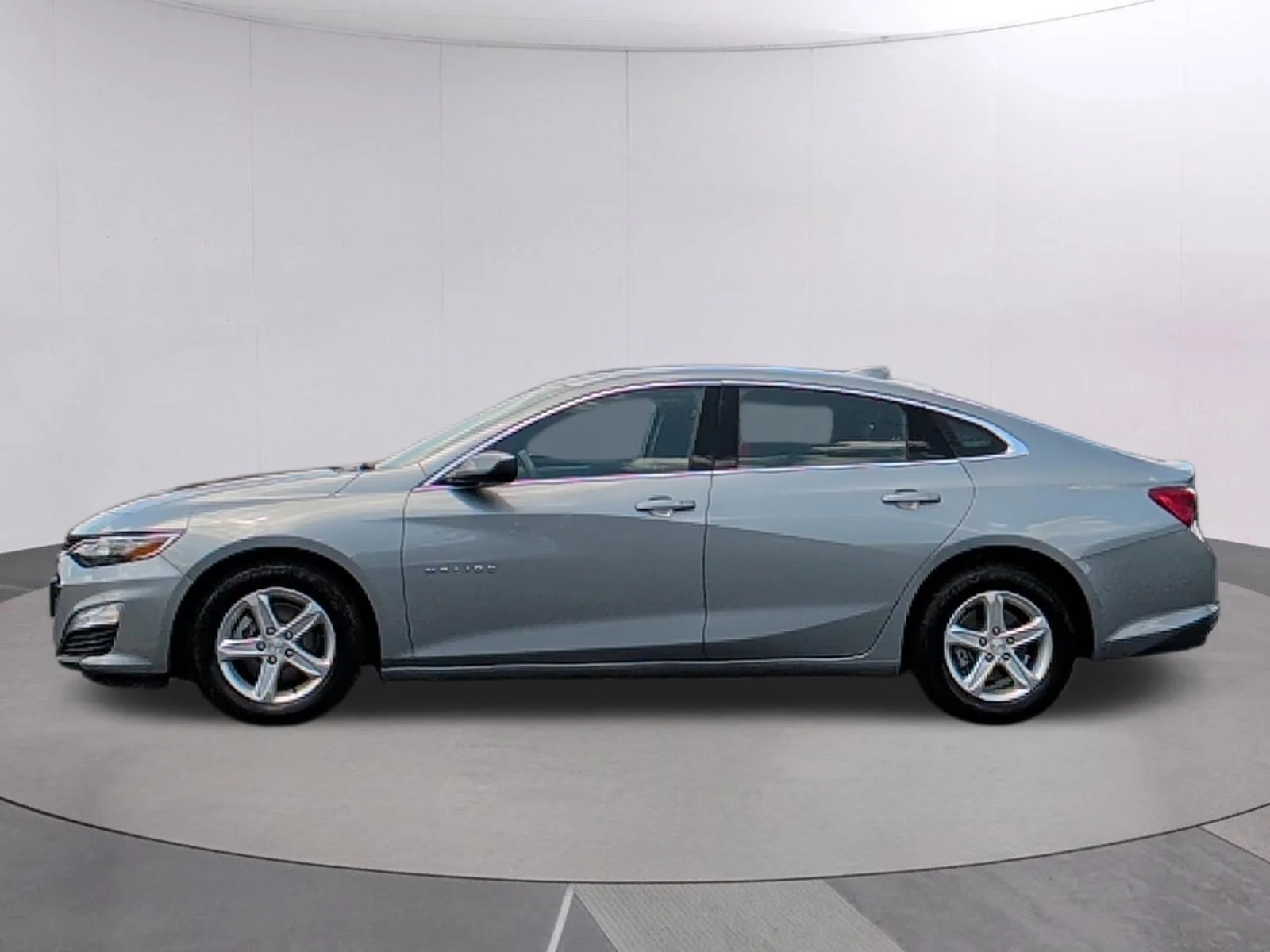 Used 2023 Sterling Gray Metallic Chevrolet LT image 2