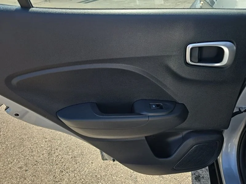 Used 2022 Silver Hyundai SEL image 24