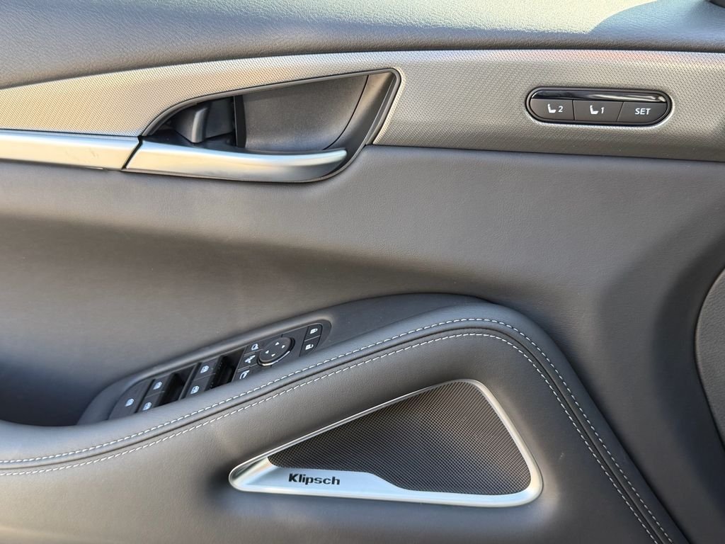New 2027 GRAND BLUE INFINITI Luxe FWD image 28