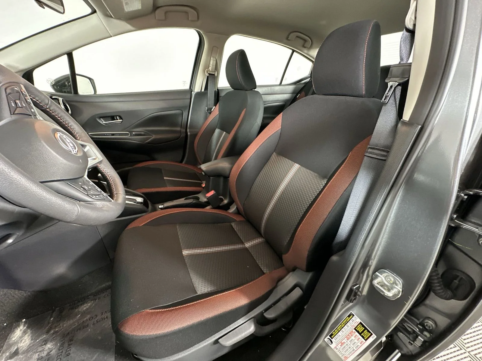 2025 Nissan Versa Sedan SR - Photo 11