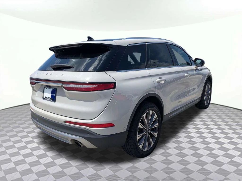 Used 2022 White Lincoln Reserve image 3