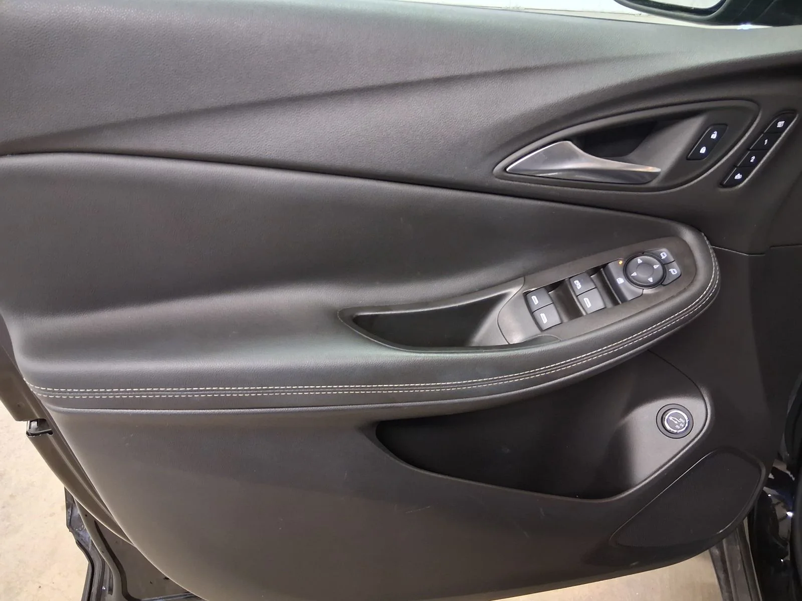 Used 2023 Black Buick Essence image 17