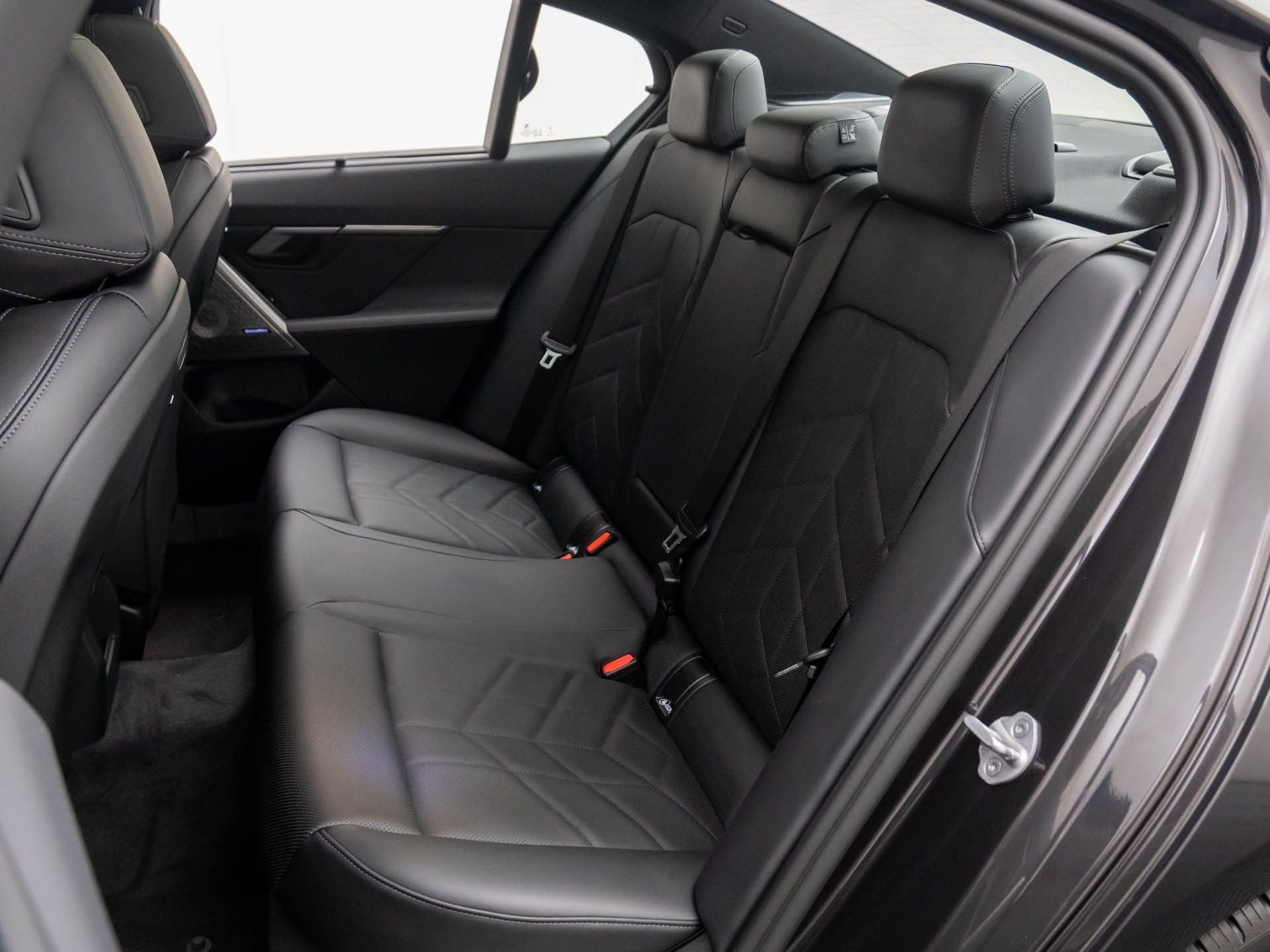 New 2026 Dark Graphite Metallic BMW 530i xDrive image 17