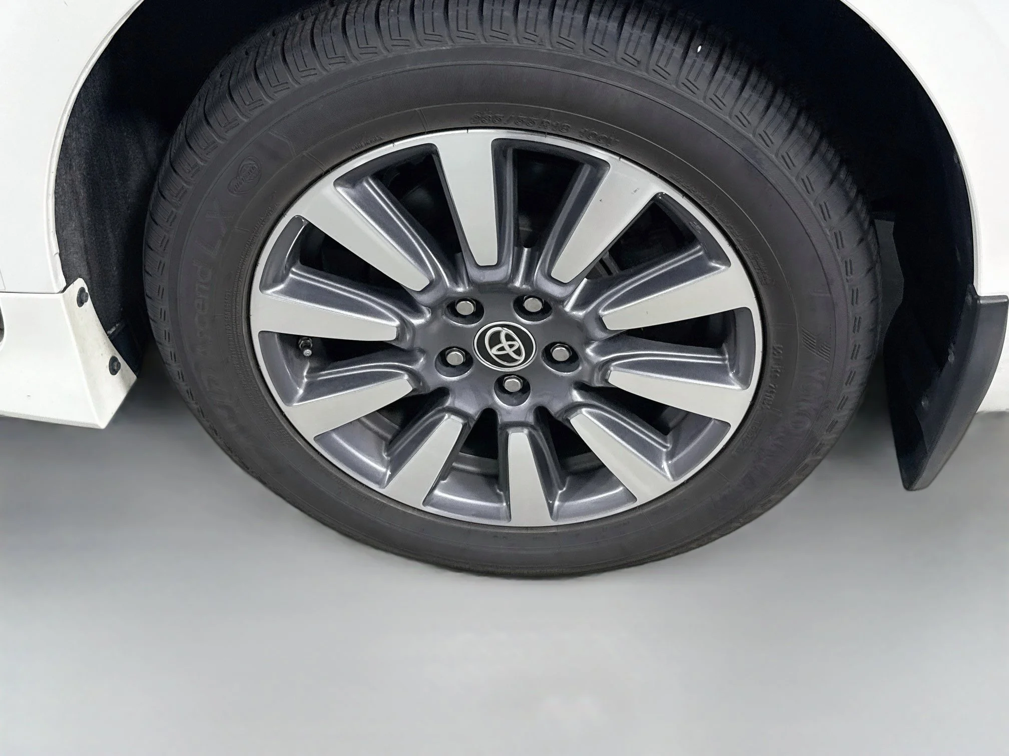 Used 2020 Blizzard Pearl Toyota Limited Premium image 31