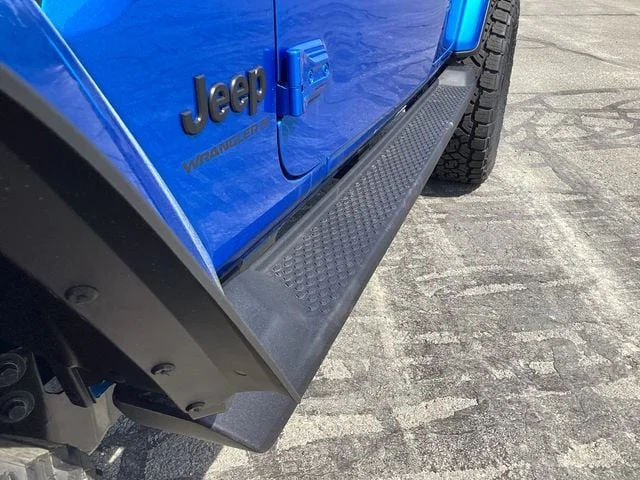 New 2026 Hydro Blue Pearl Coat Jeep 4-DOOR SAHARA image 23