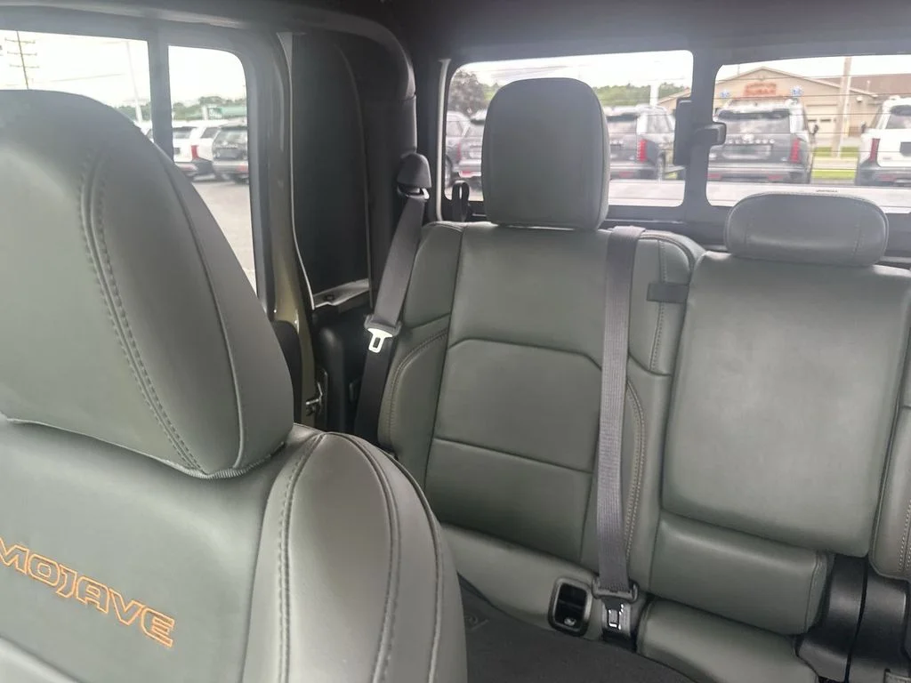 Used 2025 Green Jeep Mojave image 12