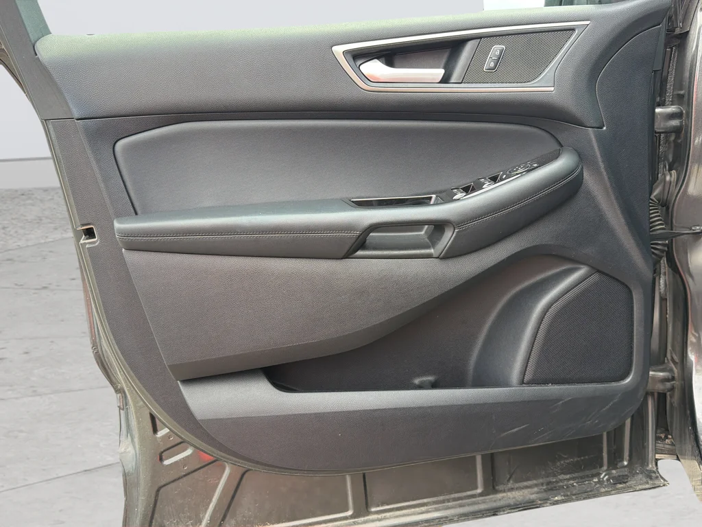 Used 2020 Gray Ford SEL image 22