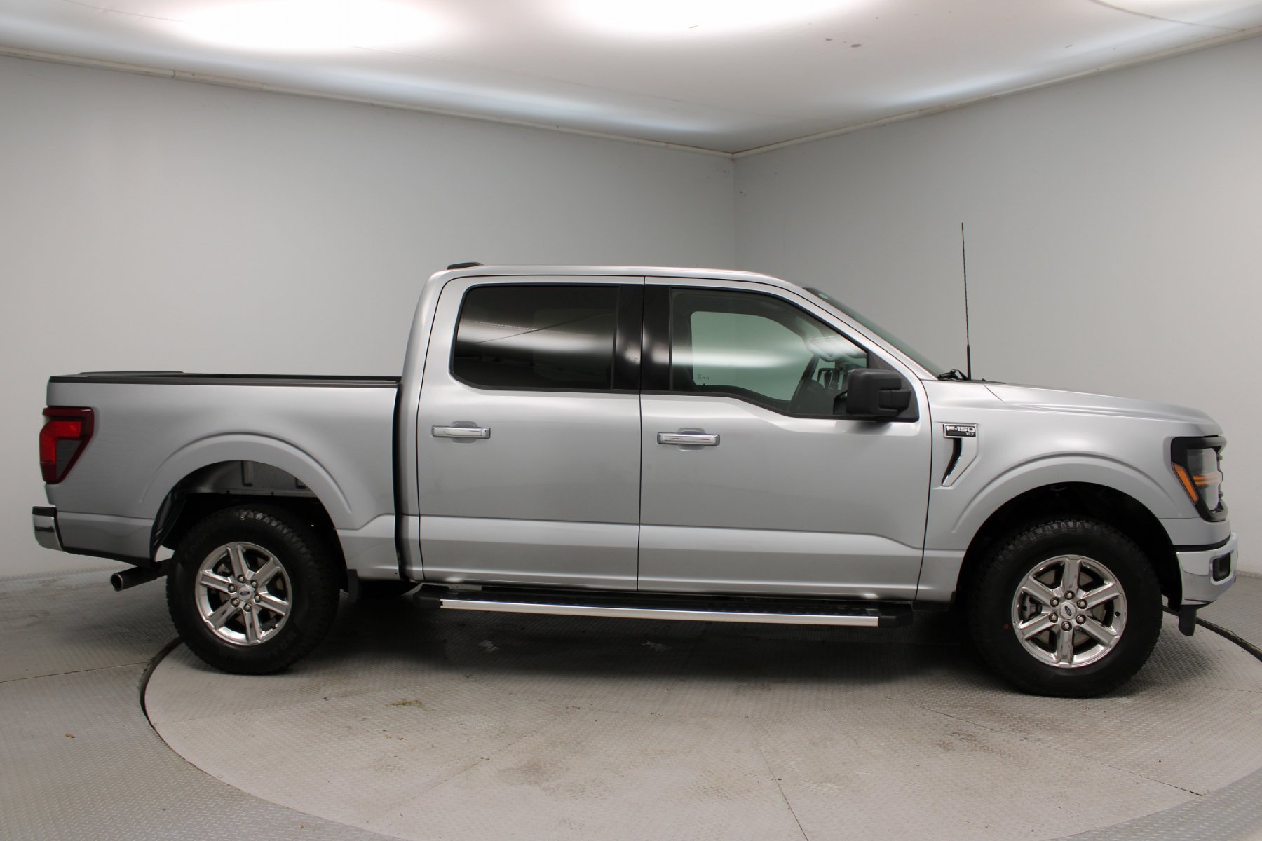 Used 2025 ICONIC SILVER METALLIC Ford XLT 4WD SuperCrew 5.5
