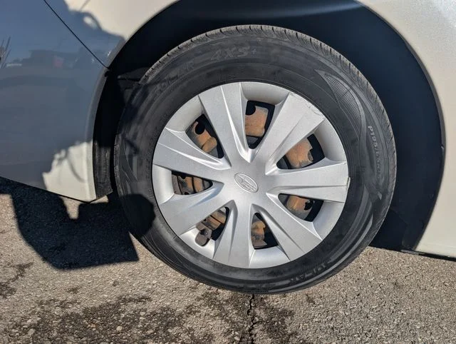 Used 2016 White Subaru 2.0i image 26