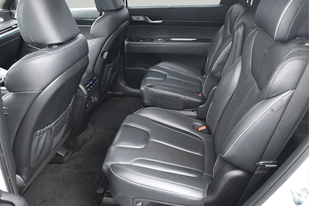 Used 2023 White Hyundai Calligraphy image 6