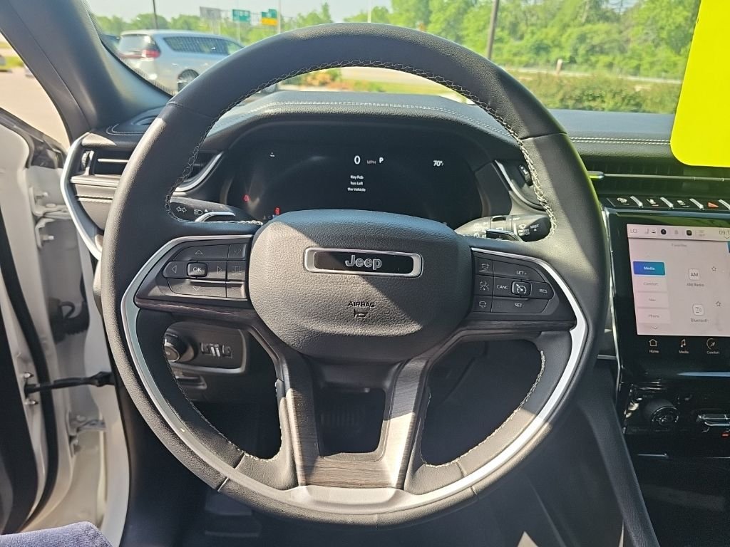 Used 2024 White/off-white Jeep Limited image 16