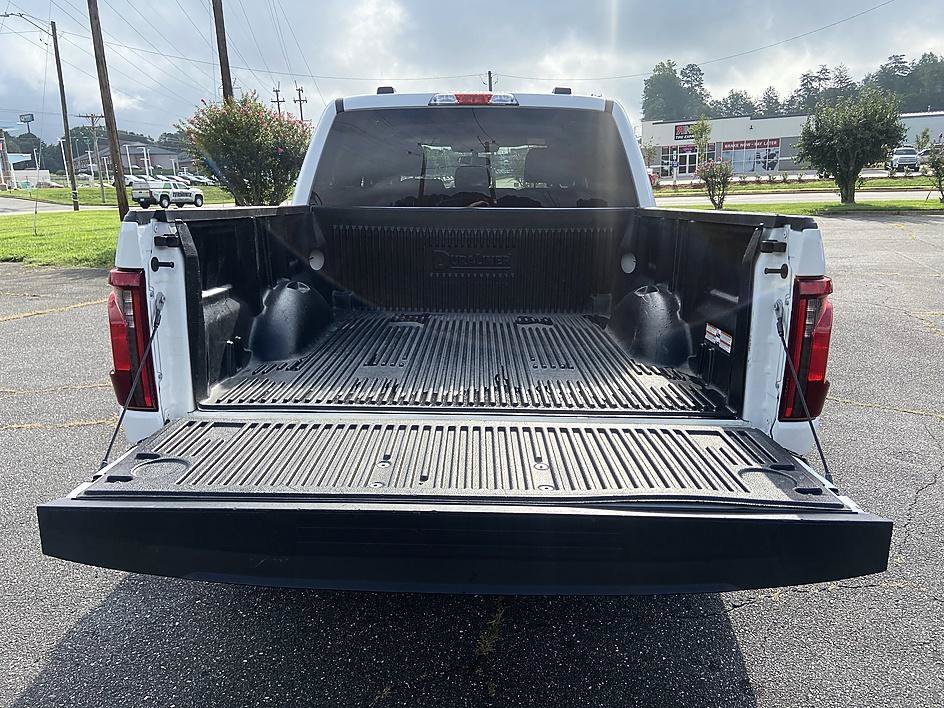Used 2025 Oxford White Ford XLT image 15